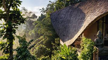 1 bedroom, premium bedding, minibar, in-room safe