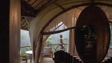 1 bedroom, premium bedding, minibar, in-room safe