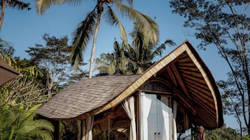 1 bedroom, premium bedding, minibar, in-room safe