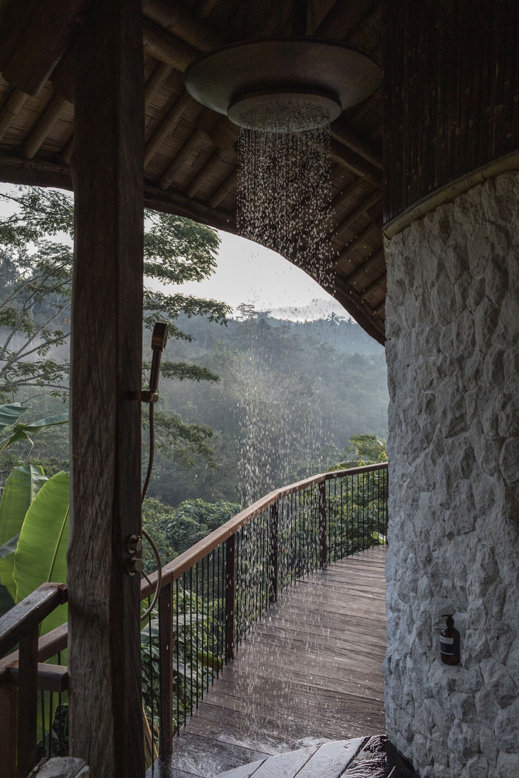 Deluxe-huvila, 1 suuri parisänky, tupakointi kielletty, näköala lomakeskukseen | Kylpyhuone | Suihku, ilmaiset hygieniatuotteet, hiustenkuivaaja, kylpytakit