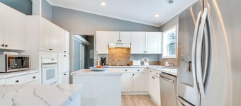 距约旦湖8英里：宽敞的新山之家