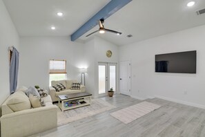 Apartment (2 Bedrooms) | Living area