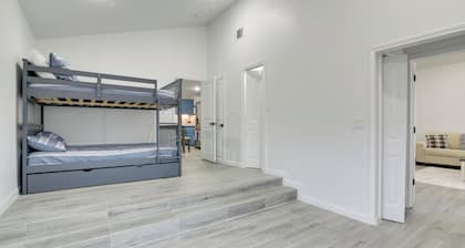 3 Mi to Bolivar Beach: Quiet Condo w/ Balcony