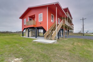 Apartment (2 Bedrooms) | Interior - 3 Mi to Bolivar Beach: Quiet Condo w/ Balcony (Port Bolivar)