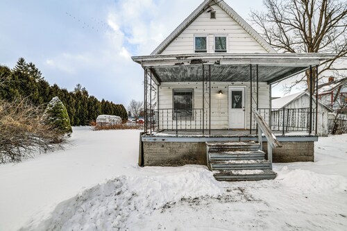 Near Hiking & Skiing: Cozy Home in Cortland!