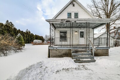 Near Hiking & Skiing: Cozy Home in Cortland!