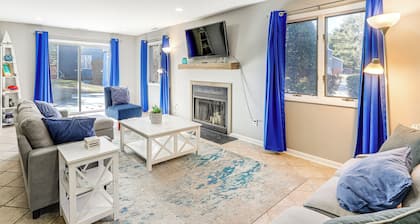 2 Mi to Rehoboth Beach: Condo w/ Pool Access!