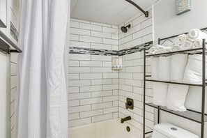 Interior - Walk to Galveston Beach: Condo w/ Ocean Views! (Galveston)