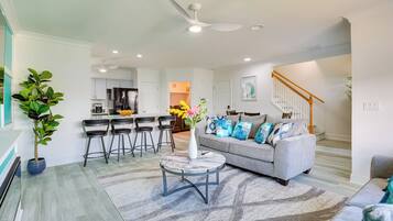 Apartment (2 Bedrooms) | Front of property