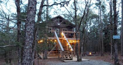 'bluebird Treehouse' Near Kiamichi Mtns w/ Hot Tub