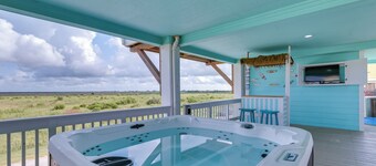 Walk to Beach: Home w/ Hot Tub & Deck in Gilchrist