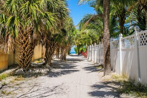 Property grounds - Sea Grape Cottage - 1123   “Siesta Key” (Sarasota)