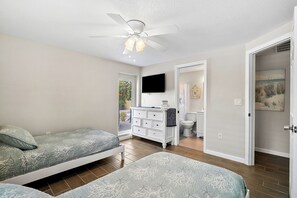 2 bedrooms, desk, iron/ironing board, free WiFi