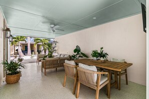Outdoor dining - Sea Grape Cottage - 1123 “Siesta Key” (Sarasota)