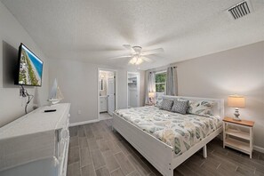 2 bedrooms, desk, iron/ironing board, free WiFi