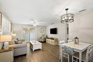 Smart TV - Resort Style Vacation Condo with a Pool on Siesta Key! (Sarasota)