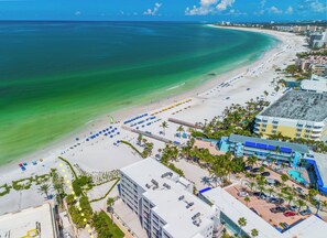 Beach nearby - Resort Style Vacation Condo with a Pool on Siesta Key! (Sarasota)