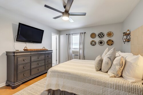 10 Mi to Downtown Macon: Family Home w/ Patio!