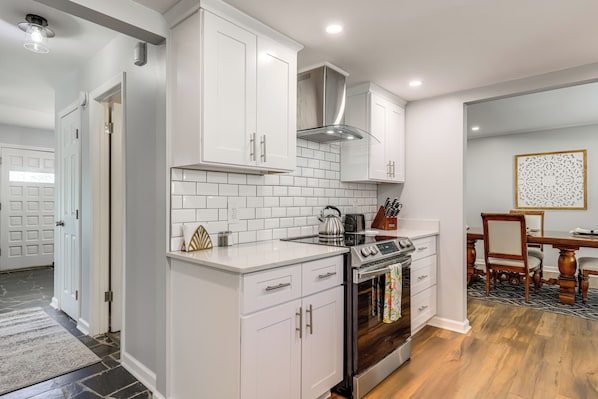 House (3 Bedrooms) | Interior