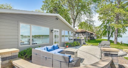 Steps to Mississippi River: Cozy Hot Tub Haven!