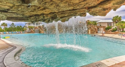 Golf Cart & 6 Bikes! Walk to the Pool & the Beach! 1st Floor Master King Suite!