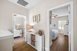 4 Schlafzimmer, Schreibtisch, Bügeleisen/Bügelbrett, WLAN