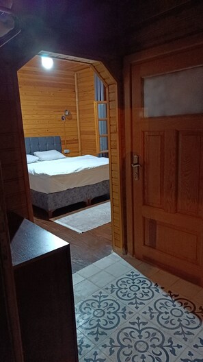 Kahden hengen huone, vuoristonäköala | Työpöytä, kannettavalle tietokoneelle sopiva työtila, ilmainen Wi-Fi