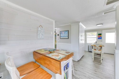 Fish, Swim & Unwind: Anna Maria Apt Steps to Beach