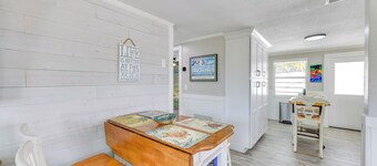 Fish, Swim & Unwind: Anna Maria Apt Steps to Beach