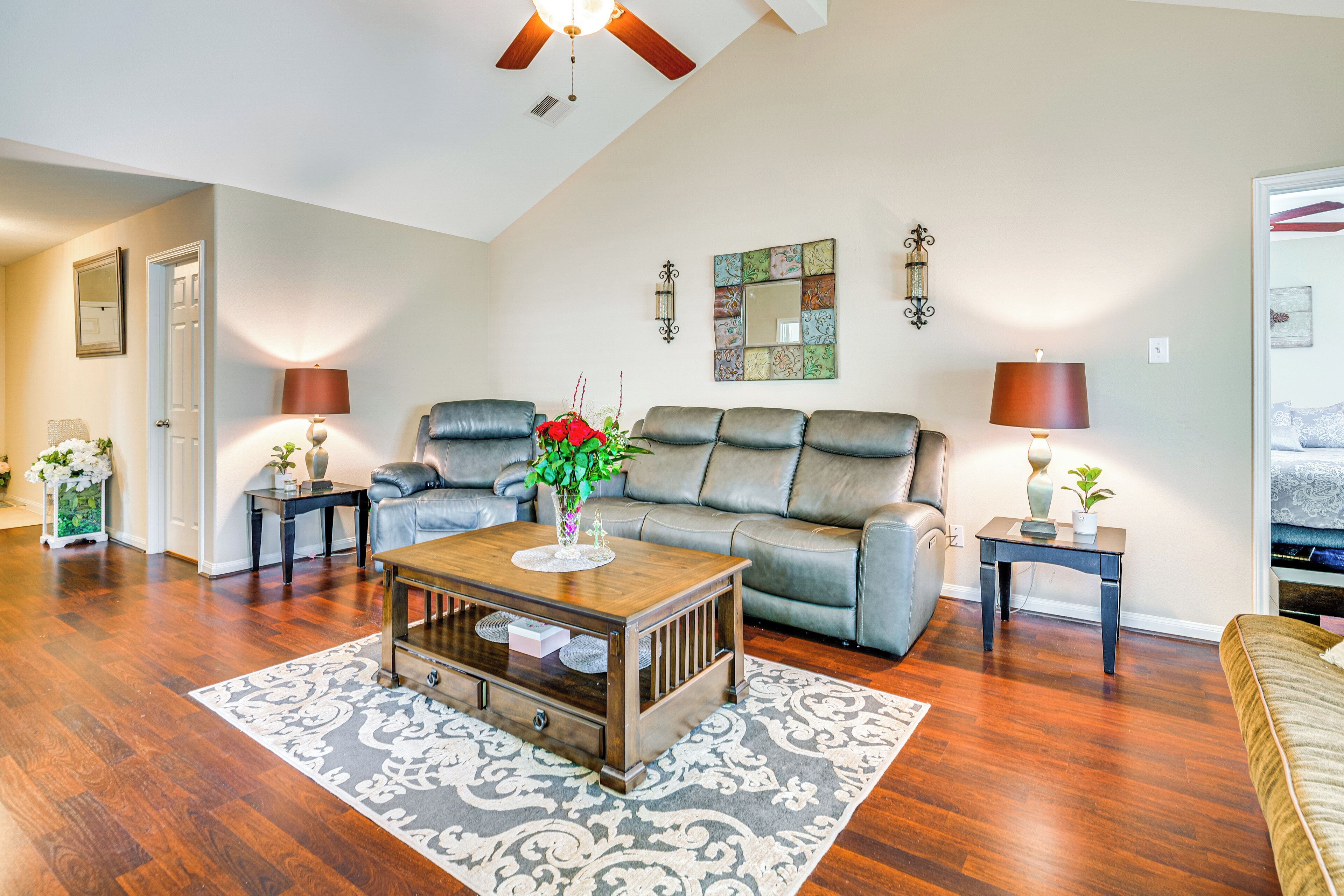 House (3 Bedrooms) | Interior