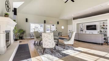 Apartment (0 Bedroom) | Interior