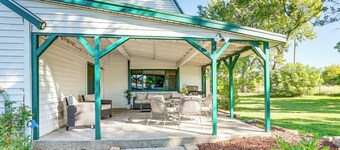 Patio & Mountain Views: Farmhouse in Mancos!