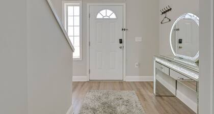 5 Mi to Charlotte Motor Speedway: Cozy Townhome