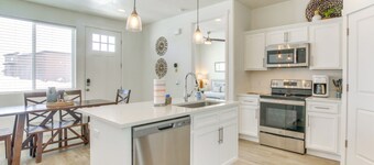 Walk to Marina & Lake: Spacious Garden City Gem!