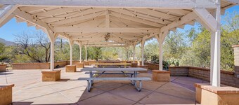 1 Mi to Saguaro NP: Charming Tucson Casita