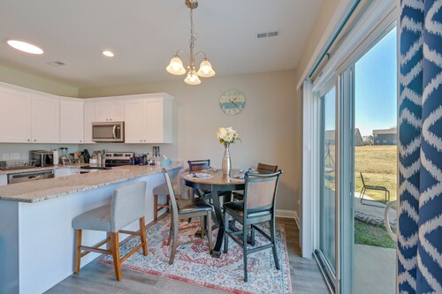 6 Mi to PNC Music Pavilion: Concord Townhome