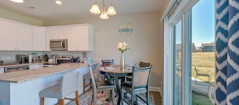 6 Mi to PNC Music Pavilion: Concord Townhome