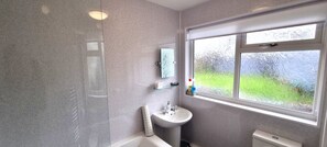 Hair dryer, towels - Fully refurbished, fantastic outside space! (Truro)