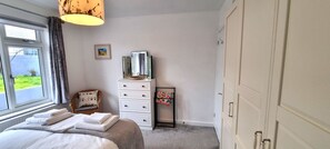 2 bedrooms, iron/ironing board, WiFi, bed sheets - Fully refurbished, fantastic outside space! (Truro)