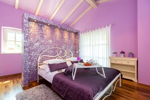 4 bedrooms, iron/ironing board