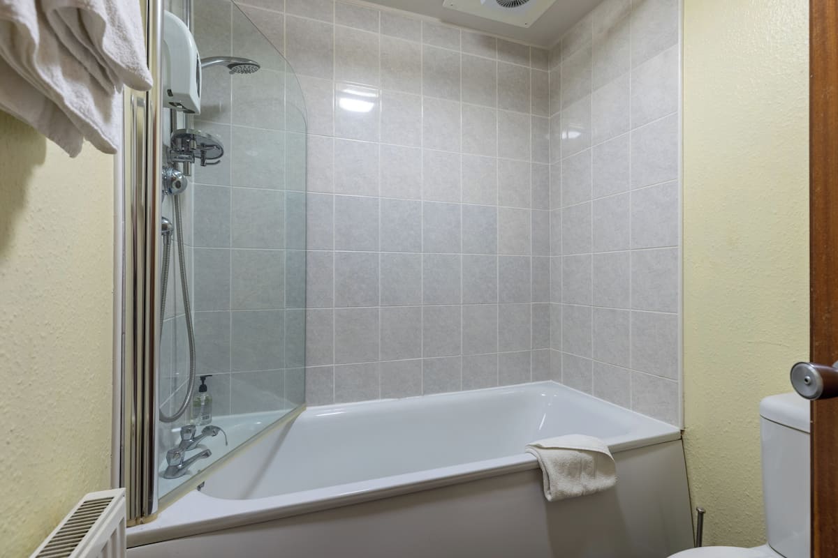 Phòng 2 giường đơn Tiêu chuẩn | Phòng tắm | Khăn tắm, xà phòng, dầu gội, giấy vệ sinh 