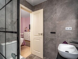 House, 4 Bedrooms, Terrace | Bathroom