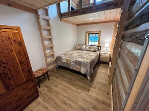 3 habitaciones, tabla de planchar con plancha, wifi y ropa de cama