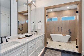 Shower, hair dryer, towels, toilet paper - Sleeps 20! Rooftop GULF VIEWS, Private Pool, LSV/golf cart, Bikes, 2 Kitchens! Pet Friendly! (Santa Rosa Beach)