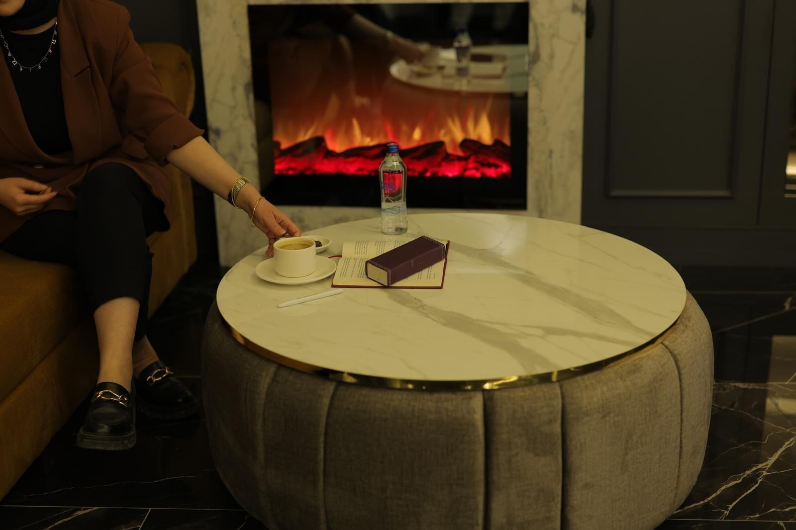 Suite | Safe på rommet, skrivebord og skrivebord for bærbar PC