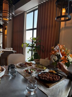 Restaurant - ROCCİA DOWNTOWN HOTEL (Van)