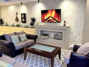 Apartment, 2 Bedrooms, Smoking, Balcony | Living room