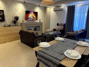 Departamento, 2 habitaciones, para fumadores, balcón | Comedor