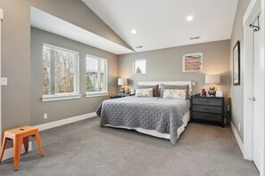 House, 3 Bedrooms | 3 bedrooms, free WiFi - Spacious Family Retreat Media Room & Patio 3 Bedroom Home (Seattle)