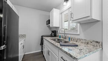 公寓客房, 2 間臥室 | 私人廚房 | 電冰箱、咖啡機/沖茶器